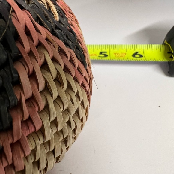 Vintage Zulu herb basket/container with lid - Picture 7 of 8